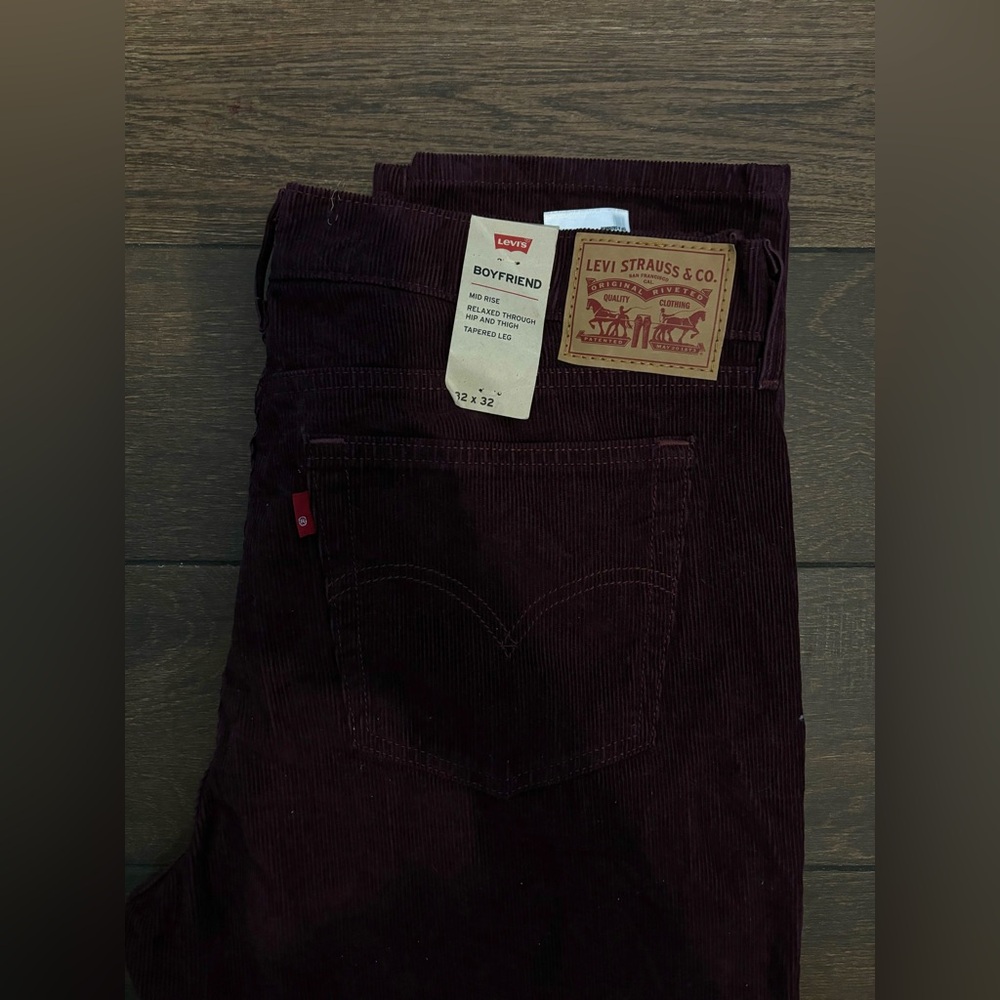 Burgundy Levi’s corduroy jeans